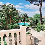 De La Barbacane Otel Tiffauges