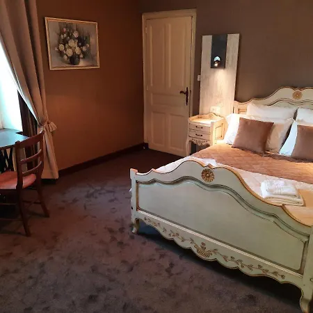 De La Barbacane Hotel