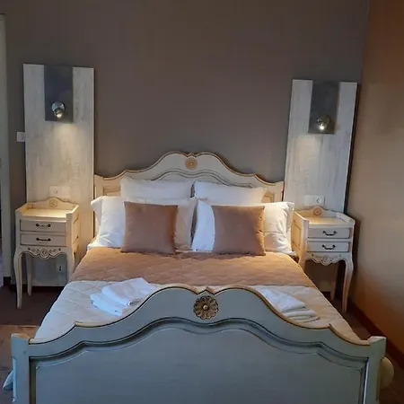 De La Barbacane Hotel