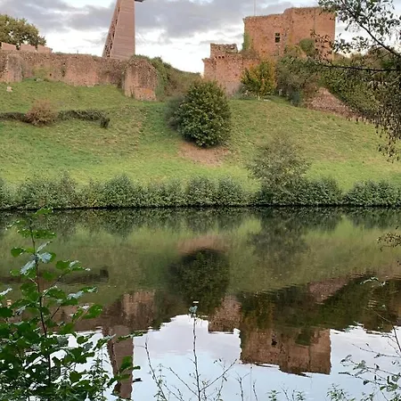 De La Barbacane 티파우제스