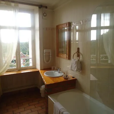 De La Barbacane Hotel Tiffauges