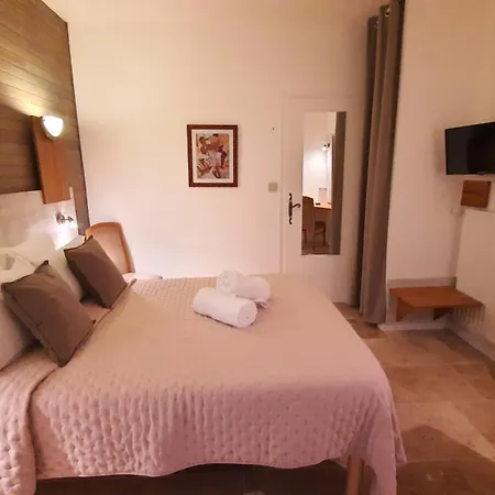 De La Barbacane Hotel Tiffauges