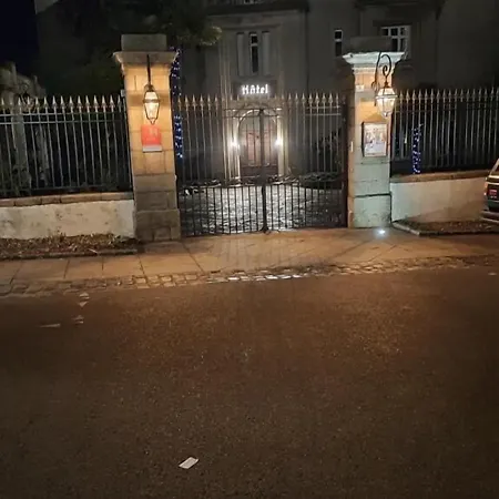 De La Barbacane Tiffauges