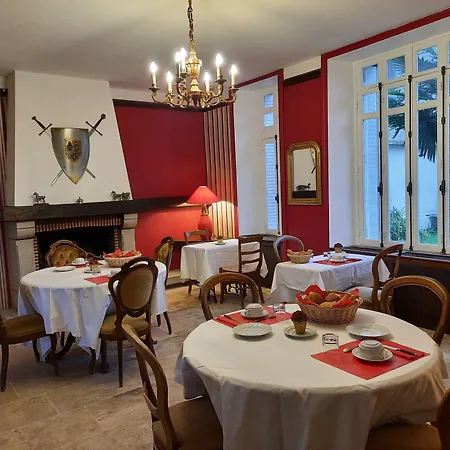 De La Barbacane Hotel Tiffauges