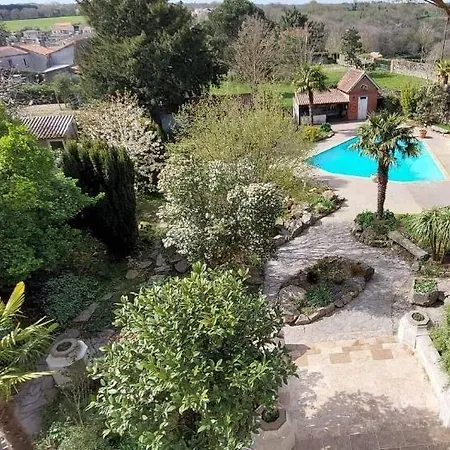 De La Barbacane Hotel