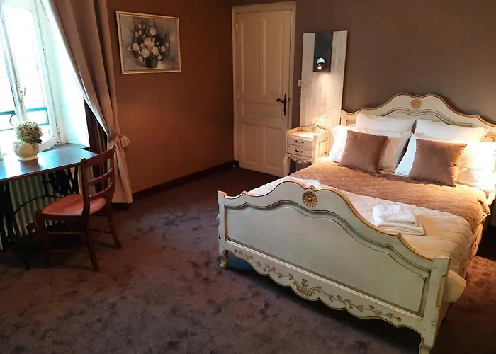 De La Barbacane Hotel