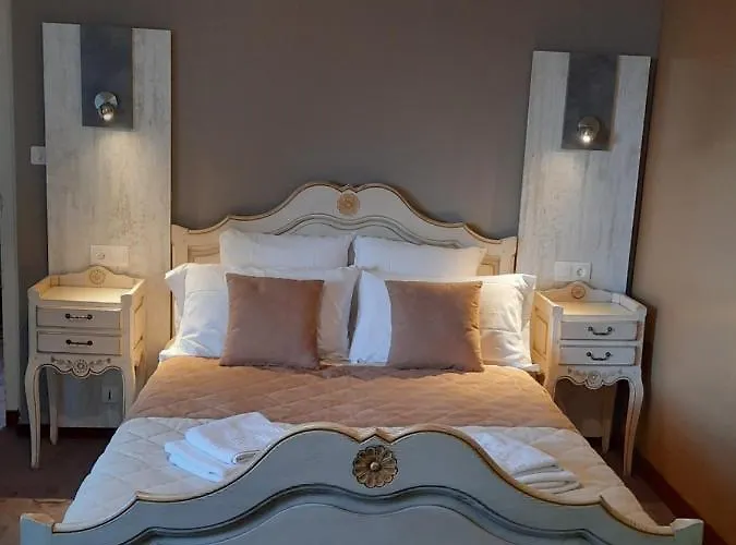 De La Barbacane Hotel