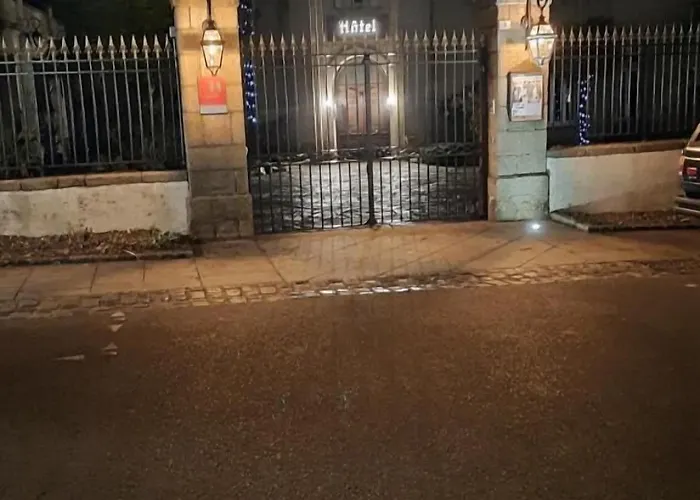 De La Barbacane Tiffauges