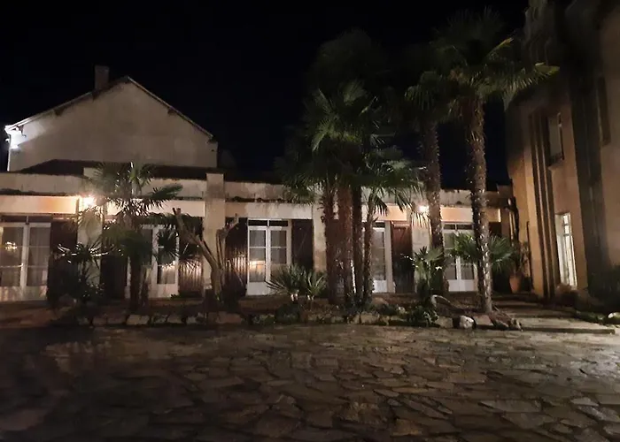 Hotell De La Barbacane